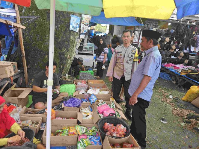 
 Porkopincam Ulaweng Pantau Harga Sembako di Awal Ramadan