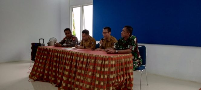 
 Waka Polsek Barebbo Ipda Nasrum Hadiri Rapat Koordinasi Program Pekarangan Bergizi di Kantor Camat Barebbo