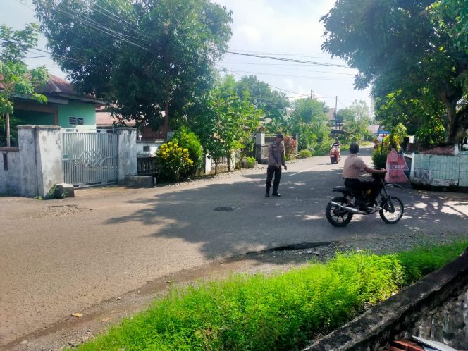 
 Bhabinkamtibmas Cepat Dan Tanggap Tangani  Laka Lantas Di Wilayah Binaan