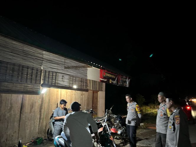 
 ‎Cegah Gangguan Kamtibmas, Polsek Dua Boccoe Rutin Galakkan Patroli Malam