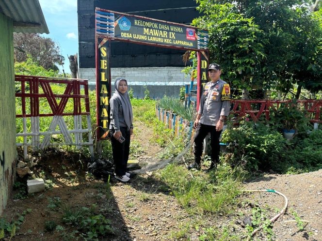 
 Bhabinkamtibmas Desa Ujung Lamuru Monitoring Perkembangan Pemanfaatan Pekarangan Rumah