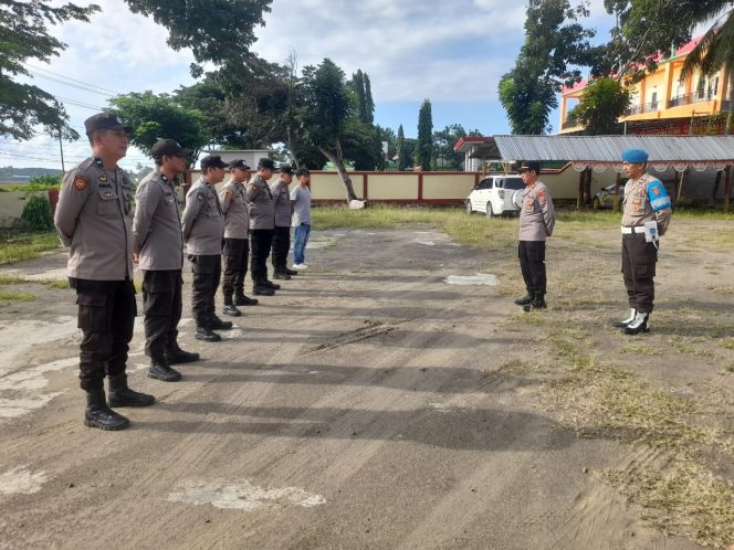 
 Pimpin Apel Pagi, Kapolsek Kajuara Berikan Arahan Tentang Pentingnya Kedisiplinan