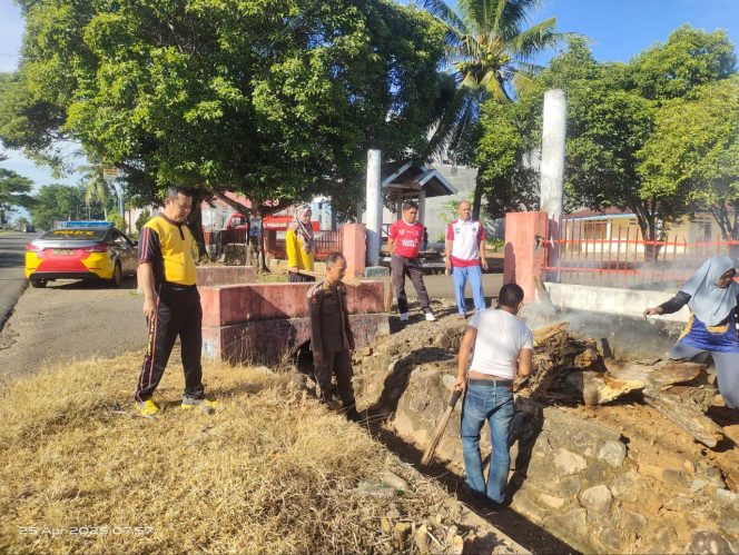 
 Jumat Bersih ,Kapolsek   Pimpin Anggota , PolsekTonra  Polres Bone