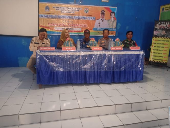 
 Wakapolsek Awangpone Penyaluran BLT Dana Desa Bulan Mei 2025 di Desa Mallari