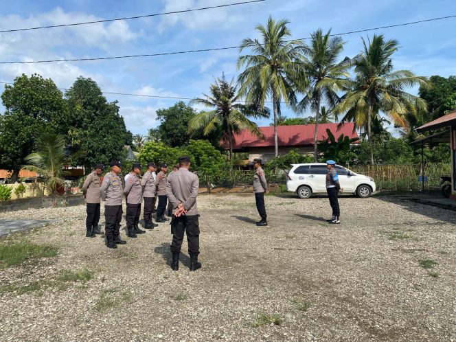 
 Kapolsek Awangpone Arahkan Personil Polsek Awangpone Melakukan Penanaman Kembali Jagung Mendukung Ketahanan Pangan