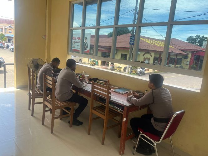 
 Personil Sat Samapta Tingkatkan Pengamanan Mako dan Berikan Pelayanana ke Masyarakat Yang Berkunjung