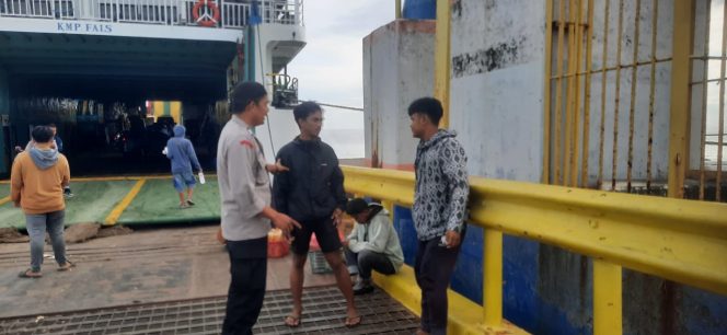 
 Di Rumpdoor Kapal Ferry, Personil Lakukan Pengamanan Dan Pelayanan Saat Keberangkatan Kapal