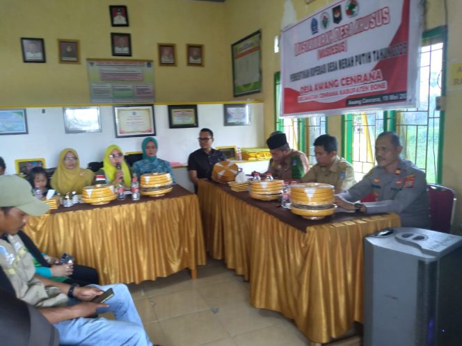 
 Berjalan Dengan Lancar, Kapolsek Cenrana Hadiri Pembentukan Koperasi Merah Putih Di Desa Awang Cenrana