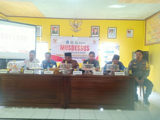 
 Bhabinkamtibmas Hadiri Musdesus Koperasi Merah Putih, Ajak Warga Dukung Kemandirian Ekonomi Desa
