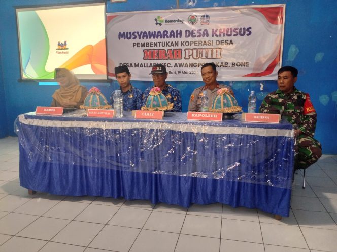 
 Wakapolsek Awangpone Musyawarah Desa Khusus Pembentukan Koperasi Merah Putih Desa Mallari