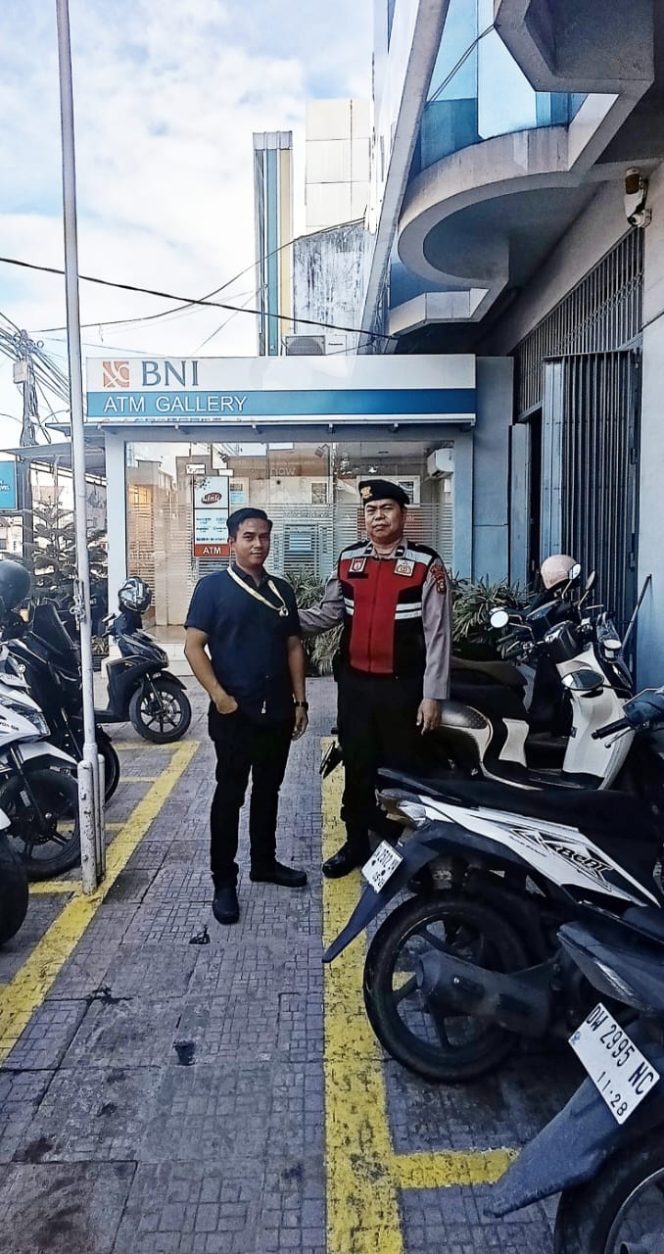 
 Ciptakan Situasi Kondusif di Kantor Obyek Vital, Personil Sat Samapta Tingkatkan Pengamanan