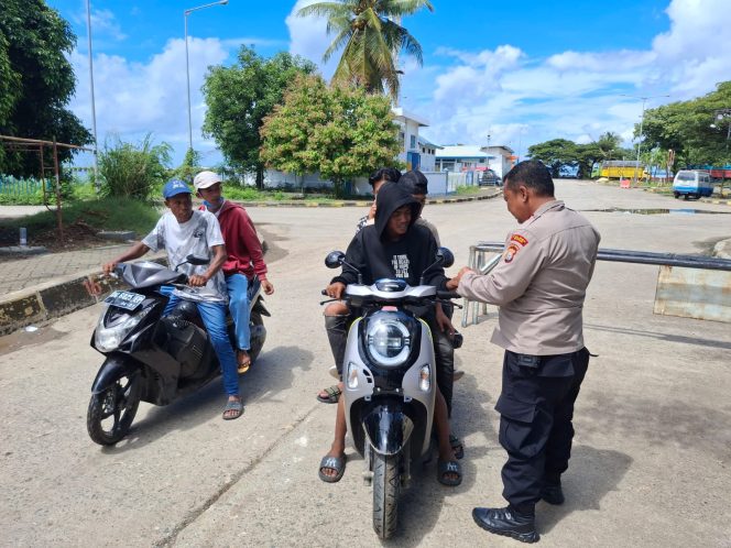 
 Keberangkatan Kapal, Personil Lakukan Pengamanan