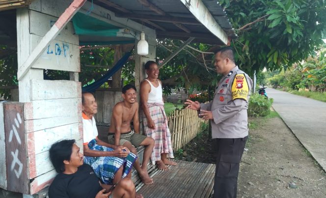 
 Bhabinkamtibmas Polsek Cenrana Laksanakan Pembinaan Satkamling Di Desa Binaannya