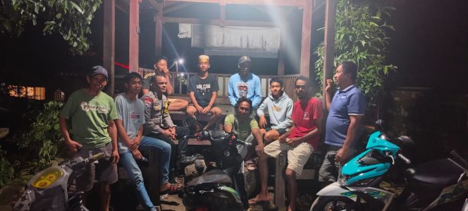 
 Bhabinkamtibmas Bripka Andi Sudirman Lakukan Pembinaan Sat Kamling di Wilayah Binaan