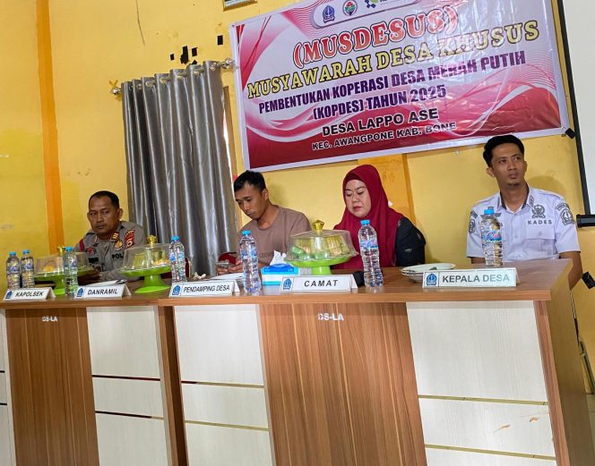 
 Kapolsek Awangpone Musyawarah Desa Khusus Pembentukan Koperasi Merah Putih Desa Lappo Ase