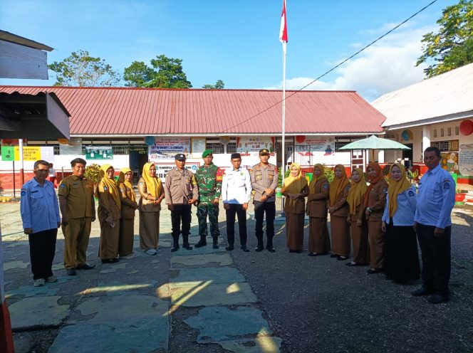 
 ‎Jalin Silaturahim, Kapolsek Palakka Iptu Bahar Kunjungi SD di Desa Tirong