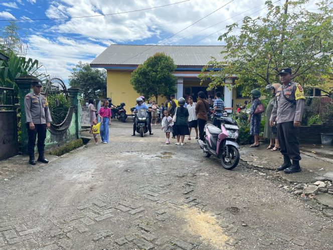
 Bhabinkamtibmas Hadir Kawal Ibadah Kenaikan Isa Al-Masih di Gereja Toraja