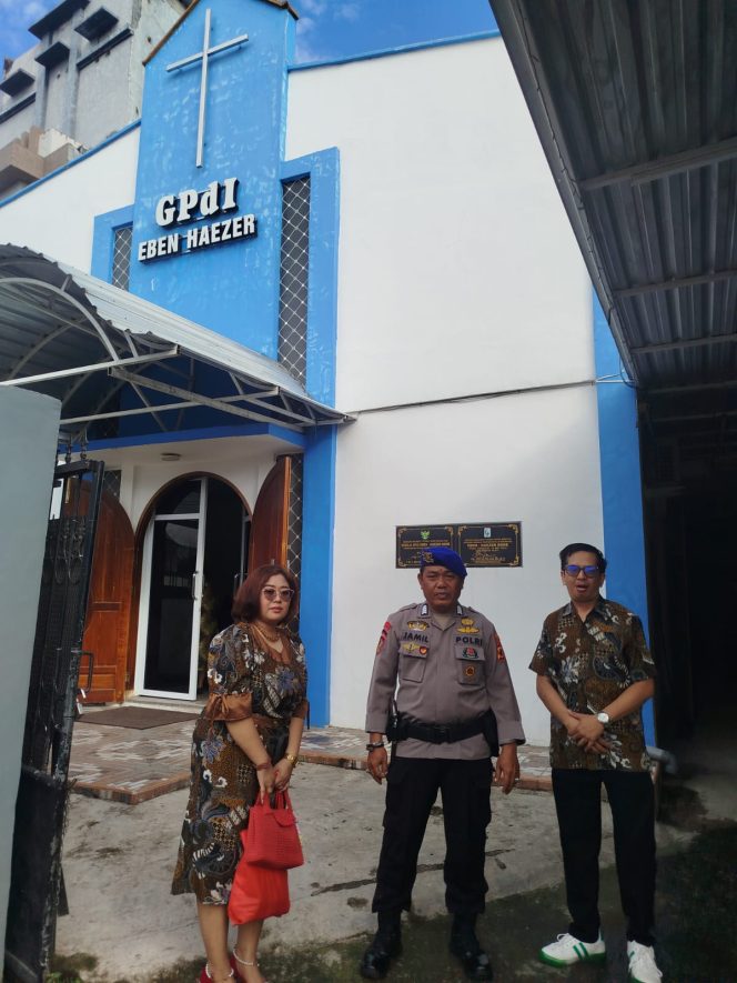 
 Personel Satpolairud Polres Bone Laksanakan Pengamanan Kegiatan Ibadah Kenaikan Isa Almasih Di Gereja 