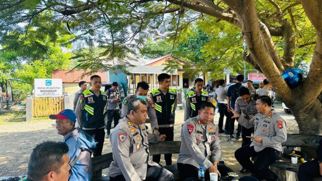 
 Polda NTB Kerahkan Ratusan Personel Amankan Aksi Massa di Pelabuhan Poto Tano