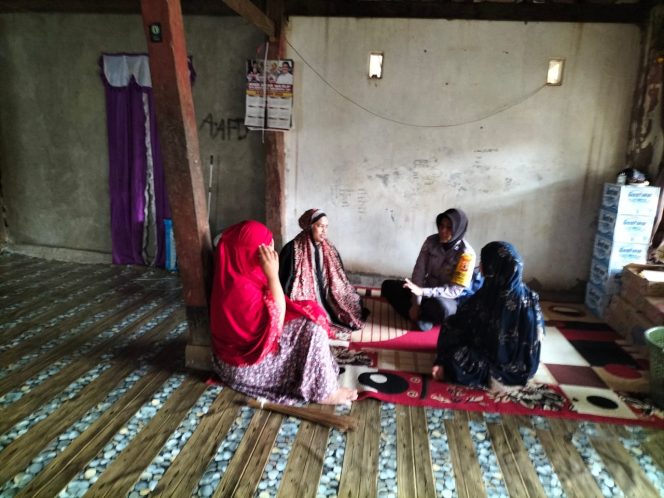 
 Menjaga Desa Binaan, Ibu Bhabin ini Rutin Lakukan Sambang