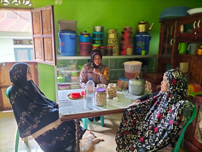 
 Berbaur Bersama Warga, Bhabinkamtibmas Sambang Tingkatkan Keamanan Lingkungan