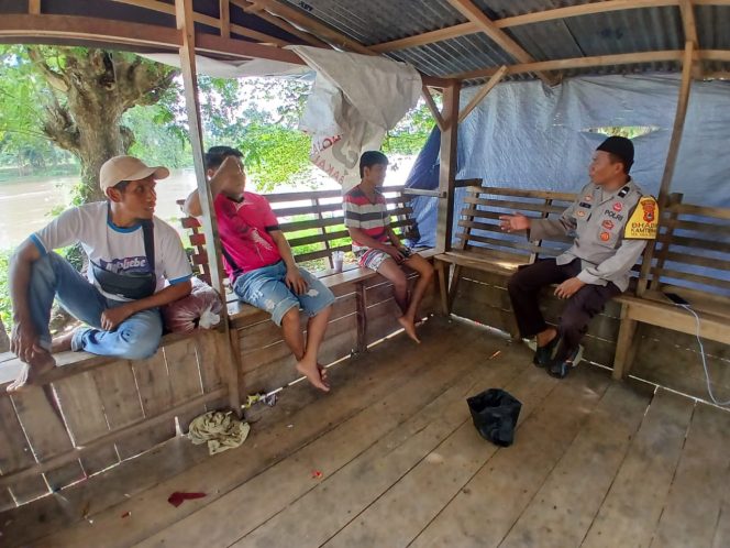 
 ‎Bhabinkamtibmas Aipda Alimuddin Jalin Silaturahmi Dengan Warga Binaan Lewat Kegiatan Sambang