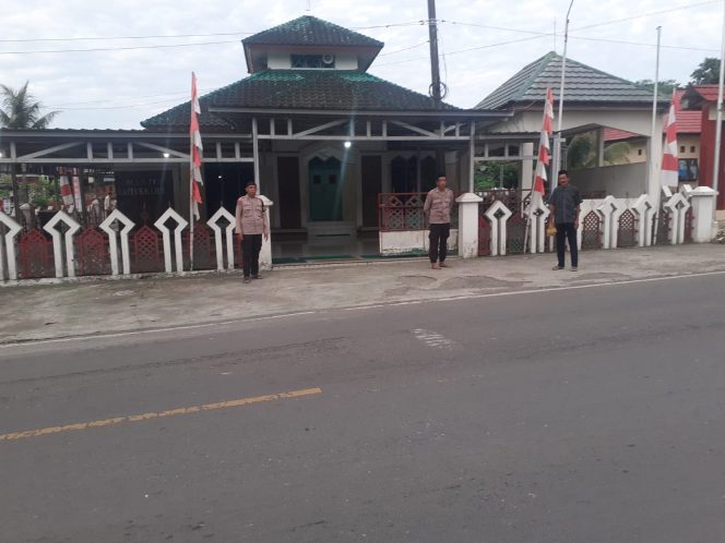
 Personil Polsek Ulaweng Laksanakan Pam Sholat Idul Adha 1446 H