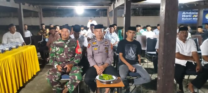
 Pererat Silaturrahmi,Kanit Samapta Polsek Mare Hadiri Tahlilan Di Rumah Tokoh Masyarakat