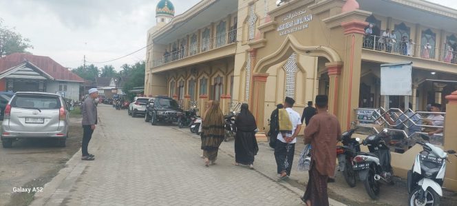 
 ‎Polsek Dua Boccoe  Laksanakan Pengamanan Sholat Idul Adha di Masjid Jamiul Ihsan
