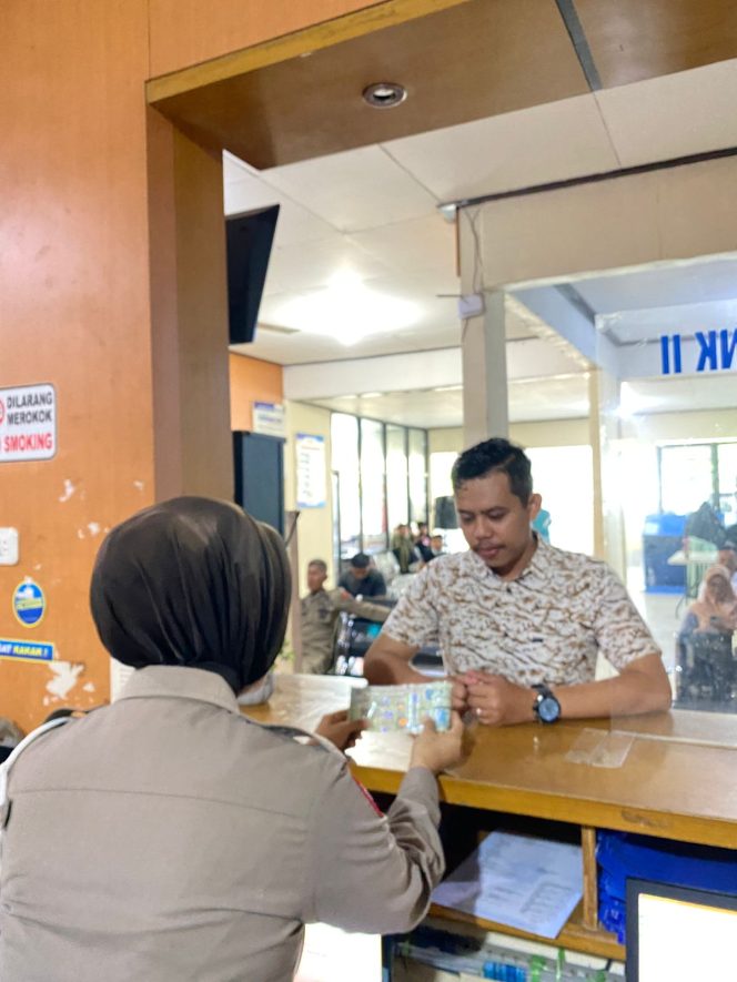 
 Satlantas Polres Bone Beri Pelayanan Prima Ke Wajib Pajak