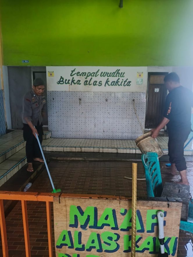 
 Bakti Religi Lakukan Pembersihan di Masjid Al Ikhlas Pelabuhan