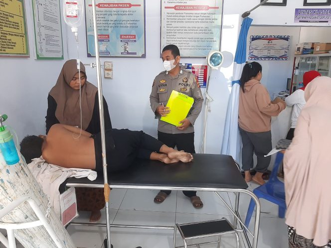 
 Respon Cepat! Polisi Datangi Korban Laka Lantas di Puskesmas Mare