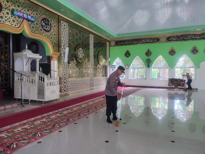 
 Jelang HUT Bhayangkara Ke 79, Polsek Cenrana Gelar Bakti Religi di Masjid At Taqwa