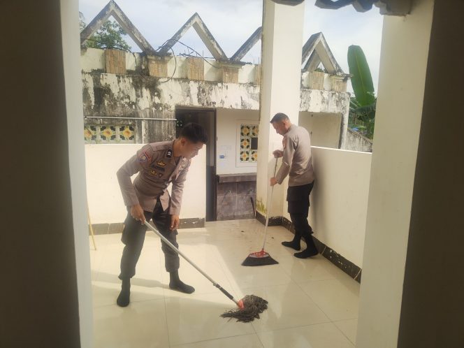 
 Kapolsek Lappariaja Bersama Anggotanya Laksanakan Giat Bakti Religi di Masjid Akbar Lappariaja