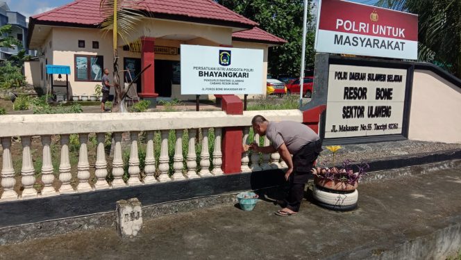 
 Polsek Ulaweng Sibuk Berbenah Sambut Lomba Kebersihan HUT Bhayangkara ke-79