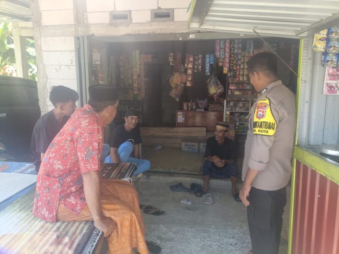 
 Bhabinkamtibmas Bripka Hamdan Tunjukkan Komitmennya Melalui Sambang