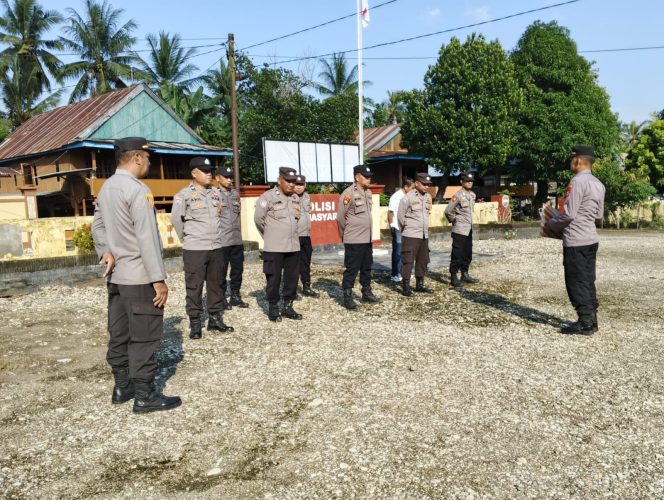 
 Kapolsek Awangpone Tekankan Kepatuhan Personil terhadap Arahan dan Perintah Pimpinan