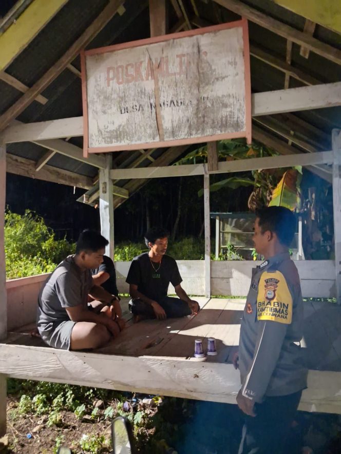 
 Bhabinkamtibmas Polsek Cenrana Melaksanakan Pembinaan Satkamling Di Desa Binaannya