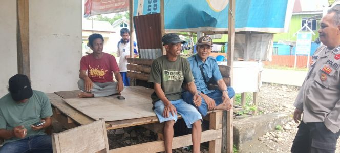 
 Bhabinkamtibmas Polsek Awangpone Laksanakan Pembinaan Satkamling di Desa Kading