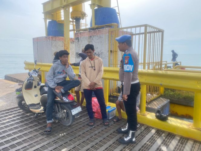
 Di Rumpdoor Kapal Ferry, Personil Lakukan Pengamanan Dan Pelayanan Saat Keberangkatan Kapal