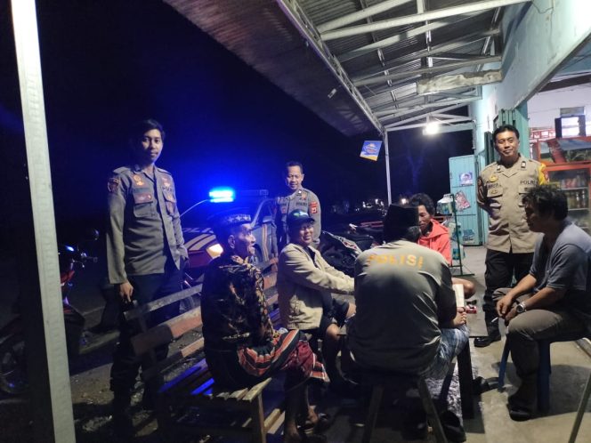 
 Antisipasi Gangguan Kamtibmas, Anggota Jaga Regu 3 Polsek Palakka Laksanakan Patroli Malam  ‎