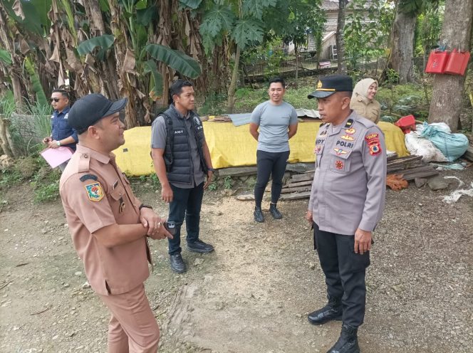 
 ‎Wakapolsek Palakka Pimpin Pengamanan Rekonstruksi Kasus Pembunuhan di Desa Ureng