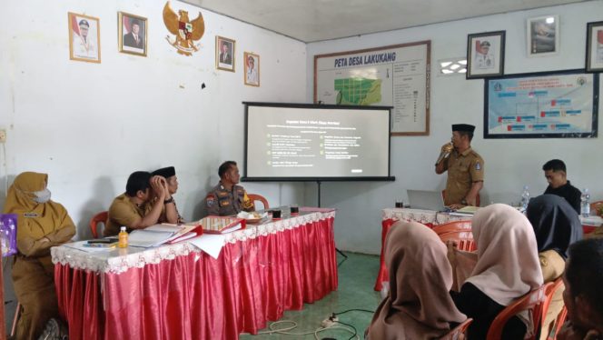 
 Wujudkan Pengelolaan Dana Desa yang Transparan, Bhabinkamtibmas Hadiri   Kegiatan Monev