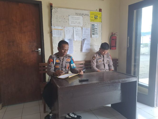 
 Kanit Provos Polres Bone Laksanakan Sidak di Mapolsek Sibulue