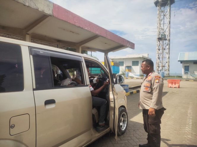 
 Lakukan Pengamanan  Keberangkatan Kapal, Personil Lakukan