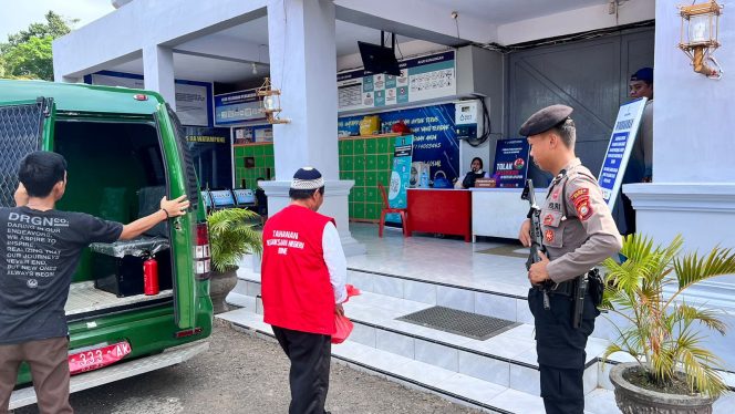 
 Personil Sat Samapta Polres Bone Laksanakan Pengamanan Sidang di Pengadilan Negeri Watampone