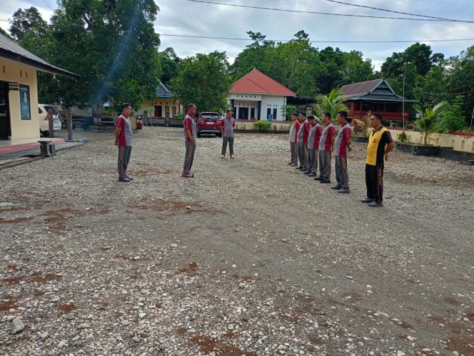 
 Kapolsek Awangpone Arahkan Personil untuk Persiapan Perekrutan Anggota Paskibra Kecamatan Awangpone