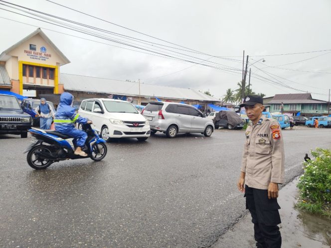 
 Personil Polsek Lappariaja Lakukan Kegiatan Pengamanan Pasar