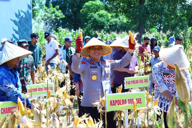 
 Panen Raya Jagung Serentak Kuartal II 2025 Digelar di Takalar, Kapolda Sulsel Pimpin Langsung Kegiatan
