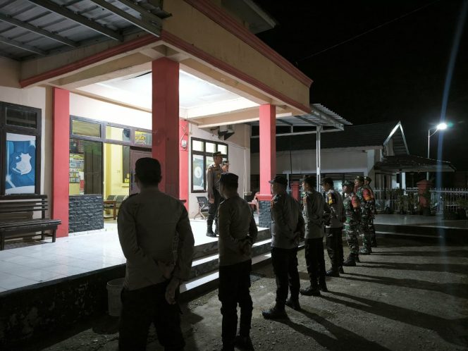 
 ‎Polsek Dua Boccoe Laksanakan Apel Pengamanan Takbiran Idul Adha 1446H 